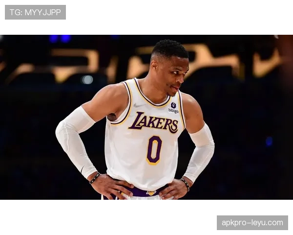 帕雷德斯完成转会加盟新东家，球迷热议新赛季前景