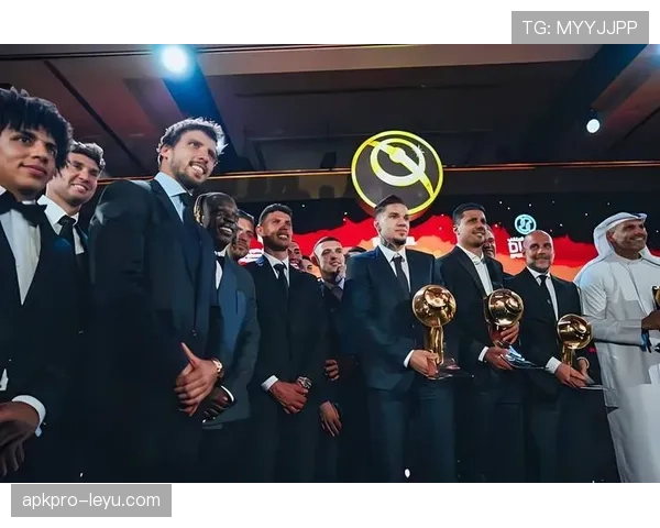 哈兰德荣膺环球足球奖，稳健表现树立全球足坛新标杆